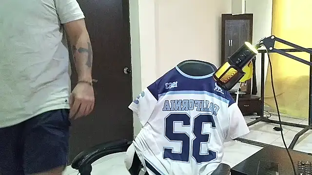 aronmiller404 লাইভ XXX চ্যাট
