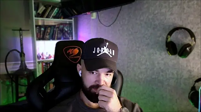 XXX chat uživo modela _Serious_Man