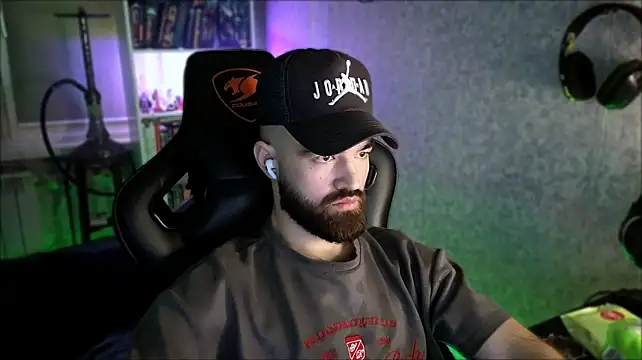 XXX chat uživo modela _Serious_Man
