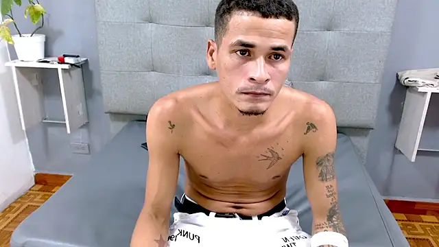 Chat +18 de Jainer_Bronw_01 ao vivo