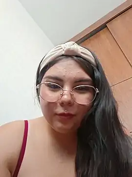 Chat +18 de Julieth85_ ao vivo
