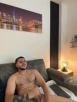 AmadeoWild Adlı Modelin Canlı XXX Sohbeti