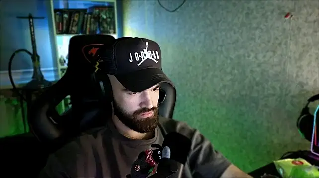 Chatroom XXX en direct de _Serious_Man