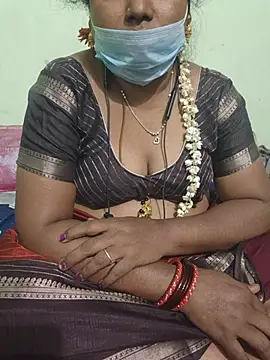 tamil-kamakanni's Live XXX Chat