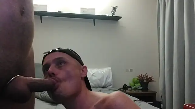 2hornyguyz élő XXX-chatje