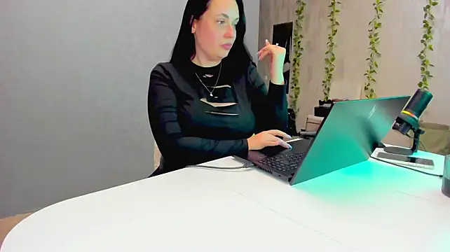 Yesss_Lilith Adlı Modelin Canlı XXX Sohbeti