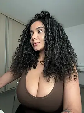 צ'אט XXX בשידור חי של Curlyierr