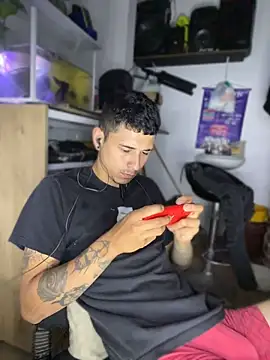 aronmax_ Live XXX-chat