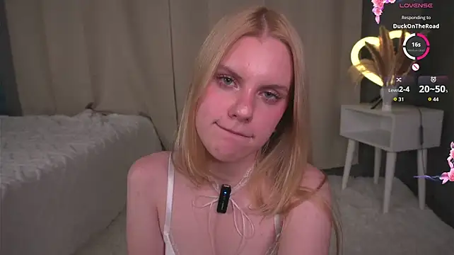 Chat +18 de lola_murmure ao vivo