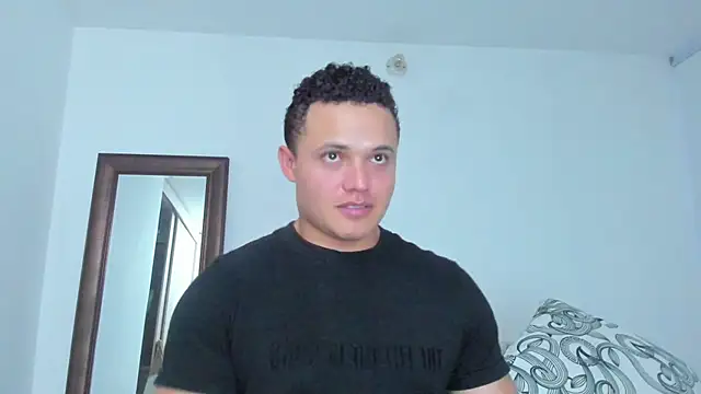 Chatroom XXX en direct de KingLevi01