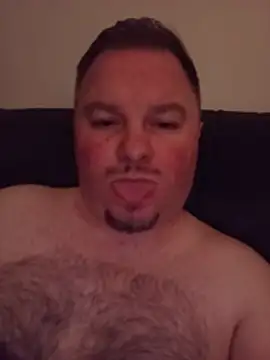 הופעת וובקאם של JdaddyGirthy