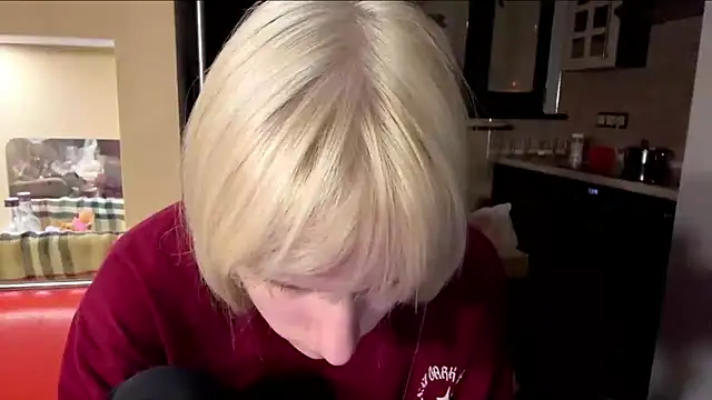 Blondilis live XXX chat
