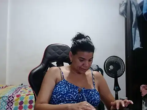 Adriana_0312 라이브 XXX 채팅