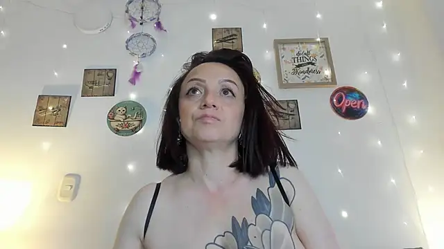 SHINE_Coral Adlı Modelin Canlı XXX Sohbeti