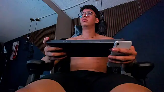 Czat XXX na żywo – Axxel_Muscle