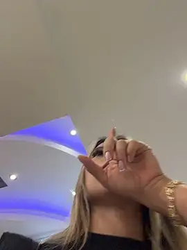 Mia_Rosee1 Adlı Modelin Canlı XXX Sohbeti