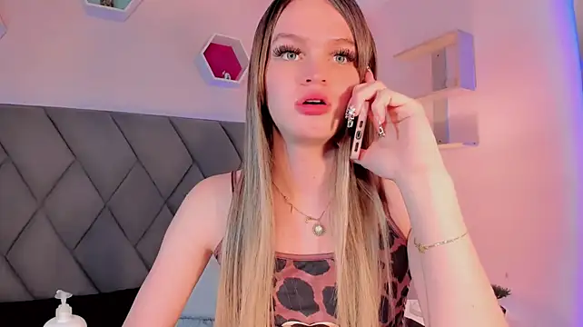 Auroraa_Smith XXX чат на живо