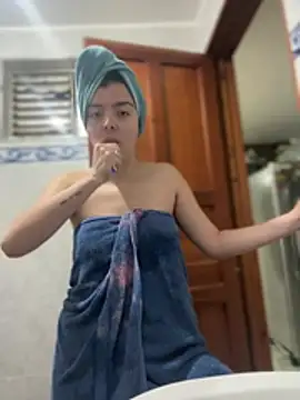 Cloew_Marz Adlı Modelin Canlı XXX Sohbeti