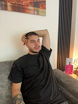 AmadeoWild 现场XXX聊天
