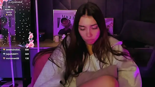 Chat +18 de KiaraKiy ao vivo