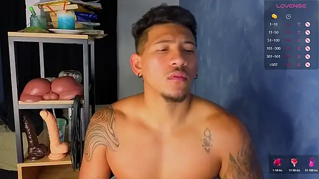 TomLover_12 Live XXX-Chat