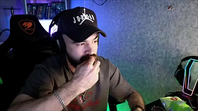 دردشة _Serious_Man الجنسية المباشرة