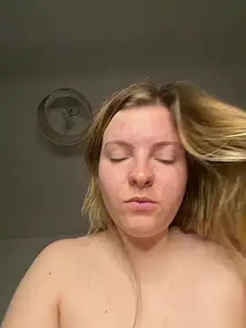 XXX chat uživo modela heyitskiara