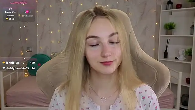 Shy_Polly লাইভ XXX চ্যাট