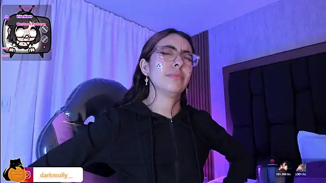 Molly_A Adlı Modelin Canlı XXX Sohbeti
