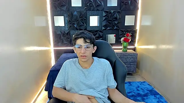 ElanGiraldo Live XXX-Chat