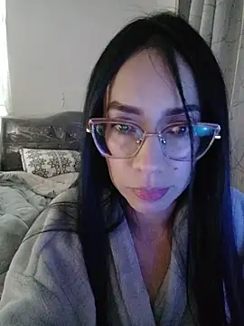 YaraDuartee's Live XXX Chat