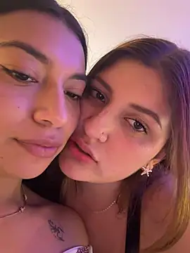 Chat XXX ao vivo de CocoaGigiMuse
