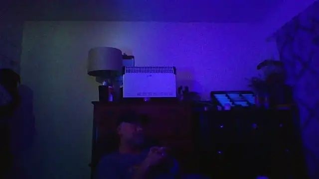 Chat +18 de LINYguy ao vivo