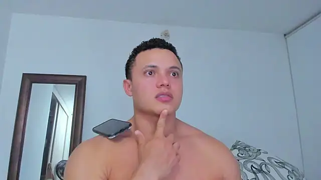 KingLevi01 élő XXX-chatje