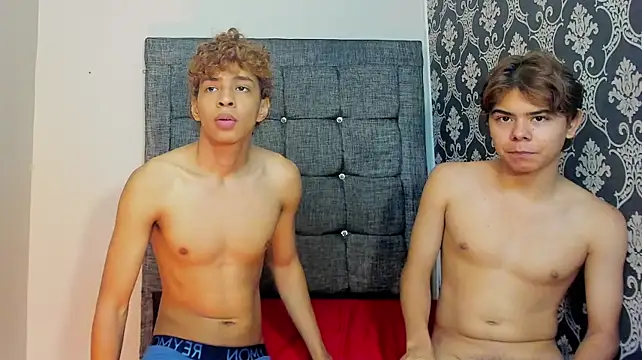 Boys_Curlys_'s Live XXX Chat