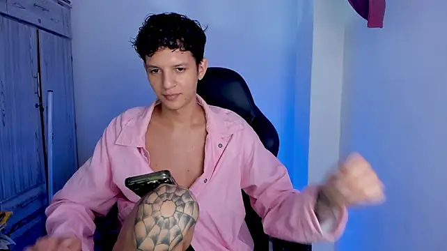 Chat +18 de tylerrnova ao vivo