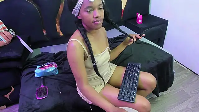 Chatroom XXX en direct de JadeWilliamss