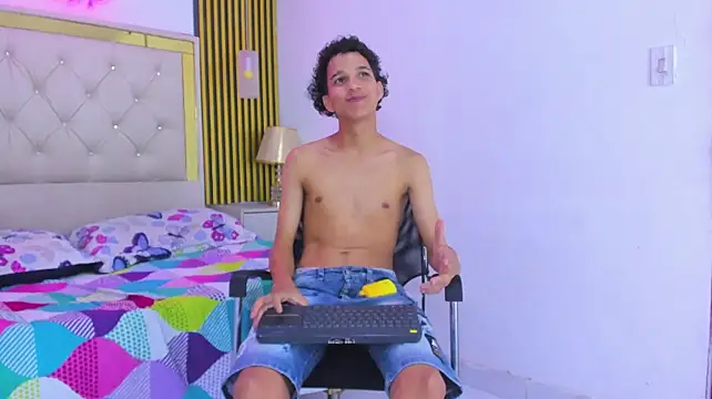 JustinSecret élő XXX-chatje