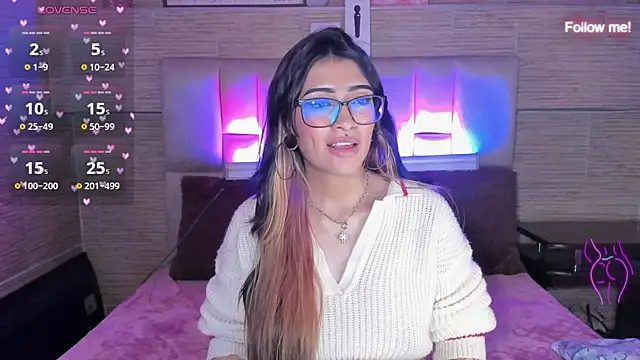 צ'אט XXX בשידור חי של mia_devine_