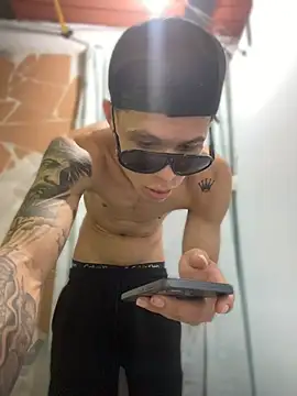 LuiguiMoore Live XXX Chat