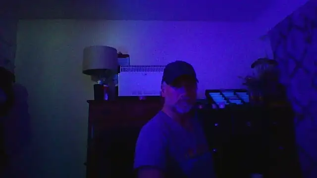 Chat +18 de LINYguy ao vivo