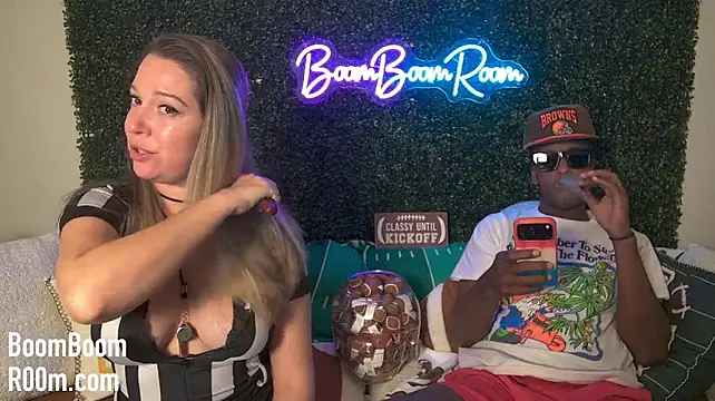 XXX chat uživo modela boomboomr00m