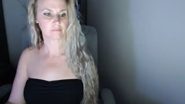 LoVe_On Adlı Modelin Canlı XXX Sohbeti