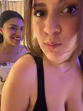 Živý XXX chat CocoaGigiMuse