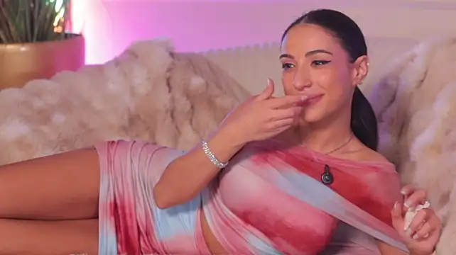 Anais_Bloom Adlı Modelin Web Kamerası Şovu