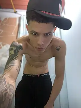 LuiguiMoore Live XXX Chat