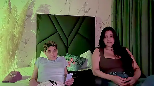 Show de Marcella_and_laura na webcam