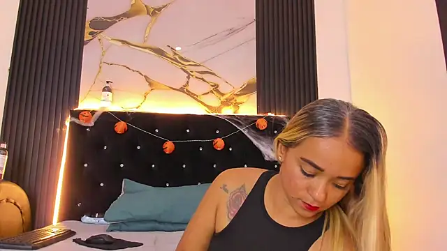 Laura396 Live XXX-Chat