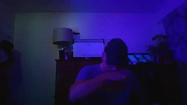 XXX chat uživo modela LINYguy