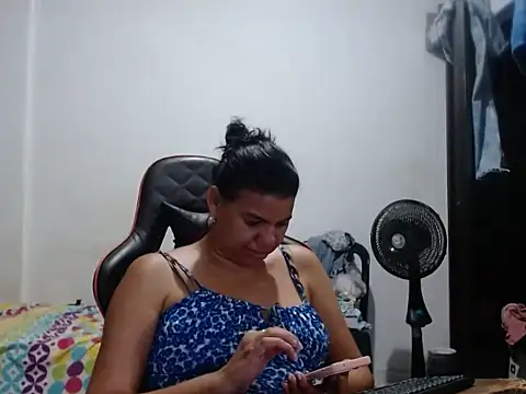 Chatroom XXX en direct de Adriana_0312